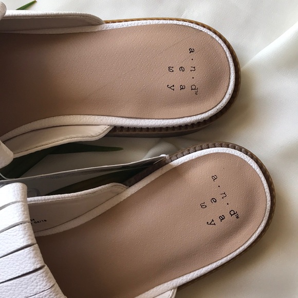 SOLD!! Women's Karoline Backless Loafer Mules - Picture 3 of 4